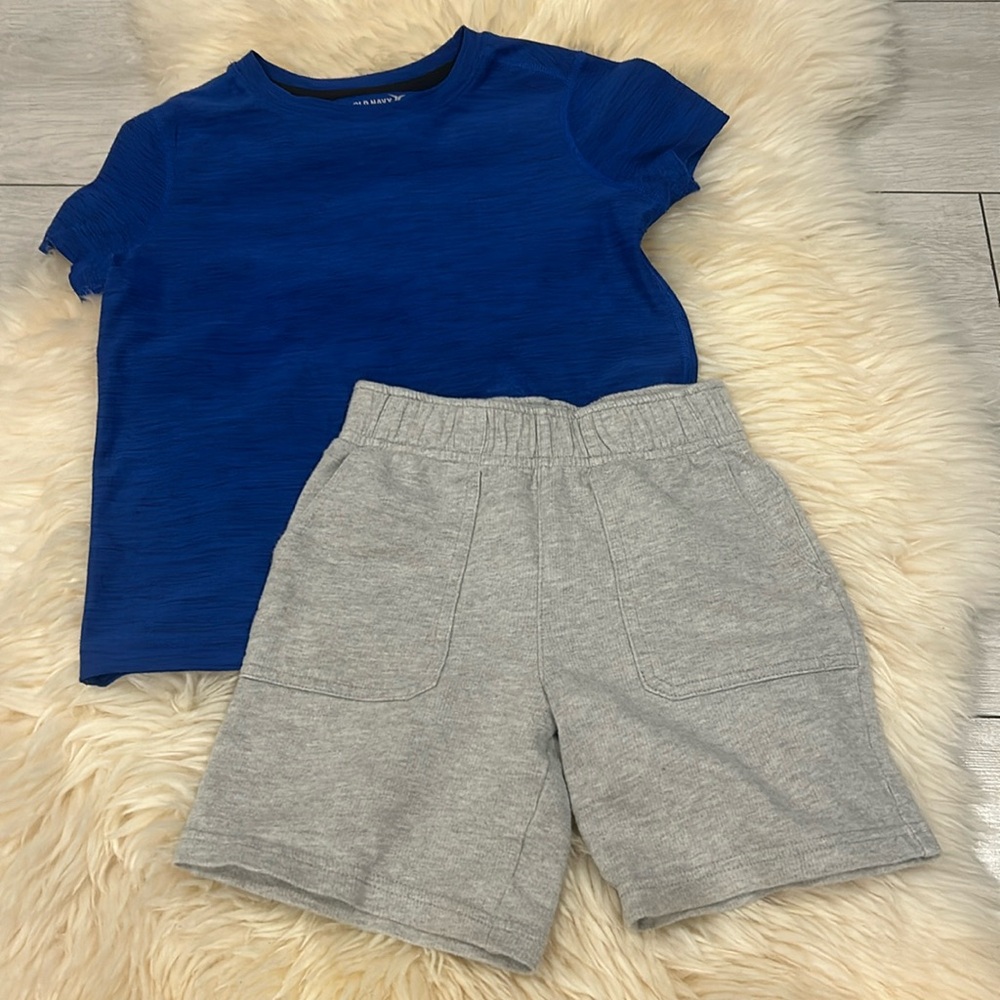 Old Navy Active Blue Jersey T-Shirt & OshKosh Gray Sweatpants Shorts in Size 4T